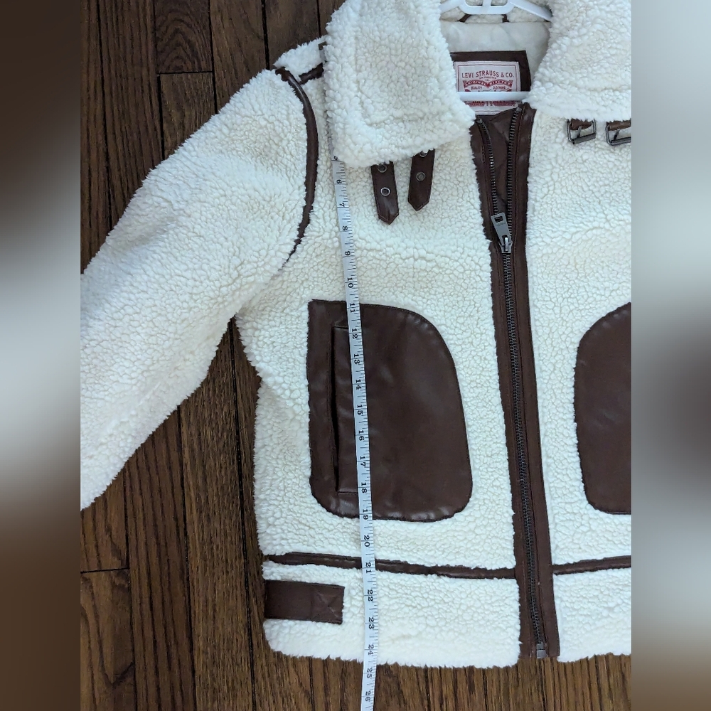 🆕 NWT Levi's zip-up faux leather and sherpa jacket with contrast piping - Picture 7 of 8